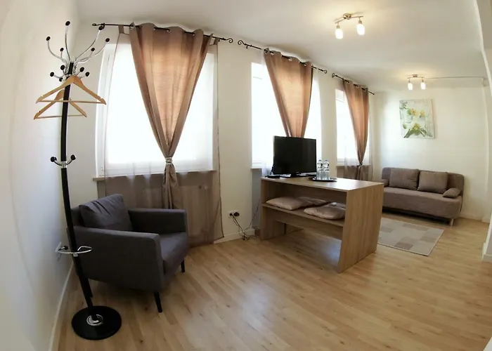 Center Apartment *